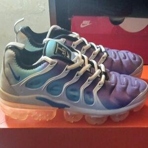 VM Blue and Purple Gradient Sneakers with Ribbed Design